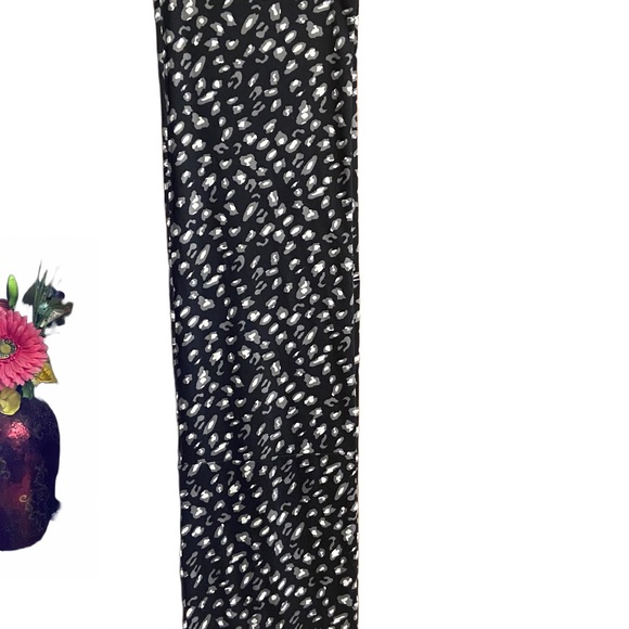 Black and White Animal Print Scarf - Picture 2 of 8